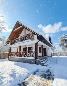 Zimowy Biały domek na wynajem
