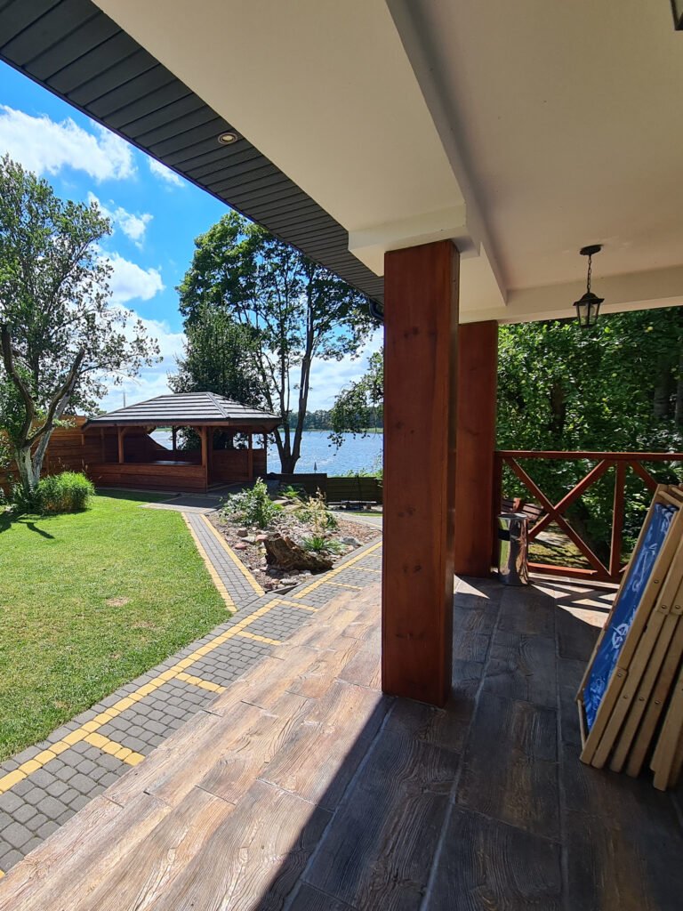 Domek Biały podwórko