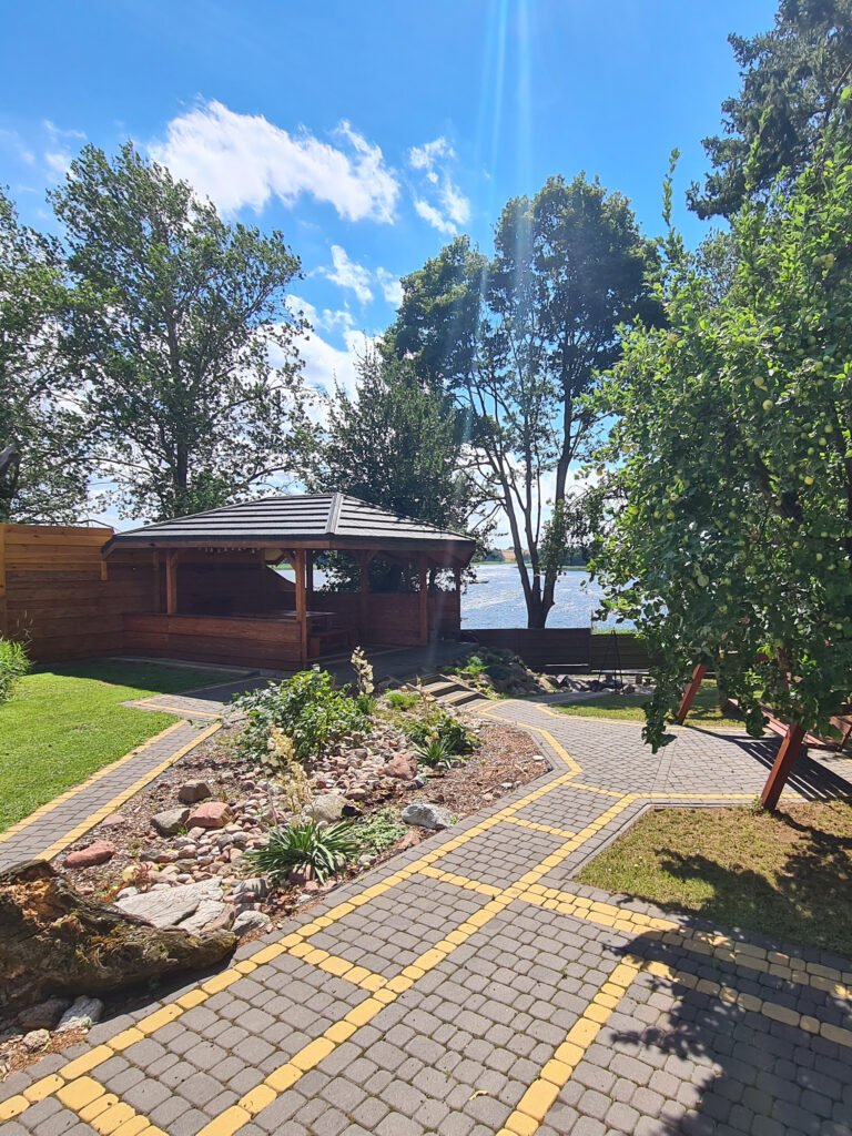 Domek Biały podwórko