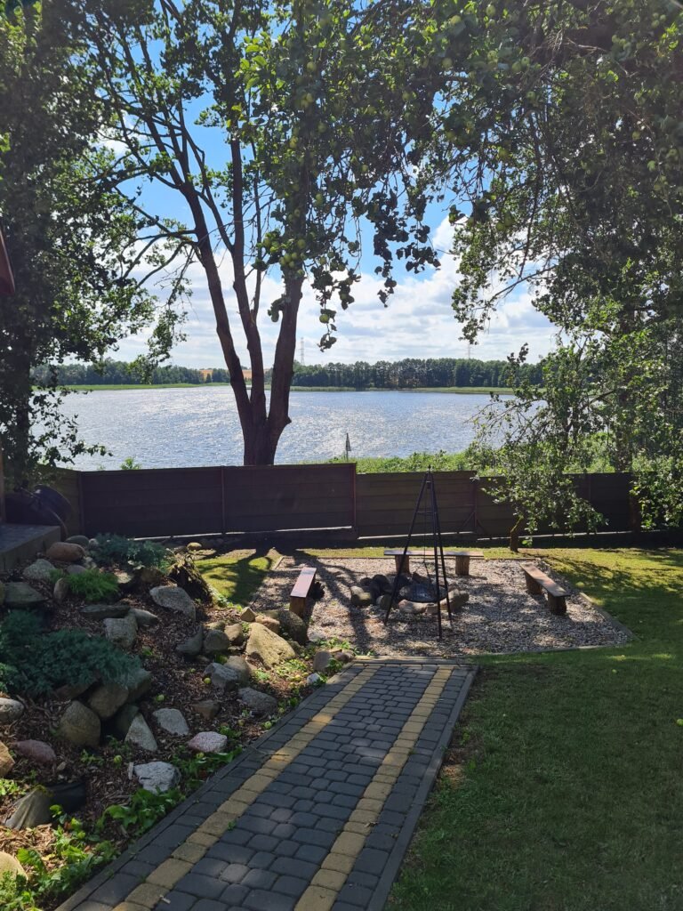 Domek Biały podwórko