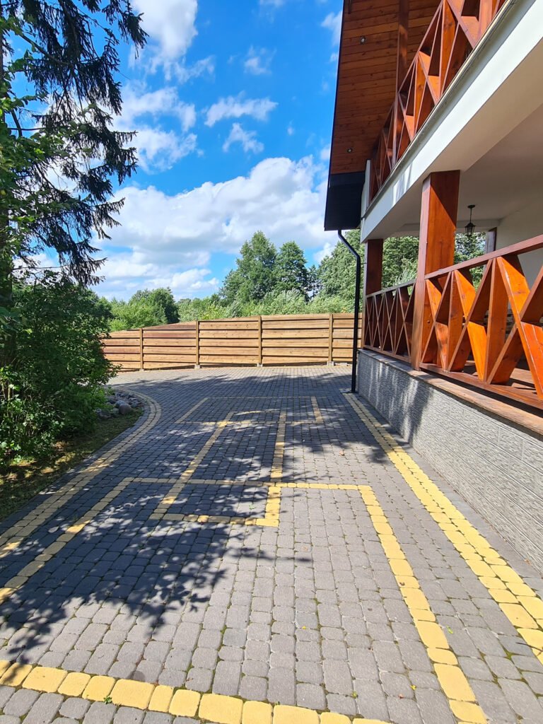 Domek Biały podwórko