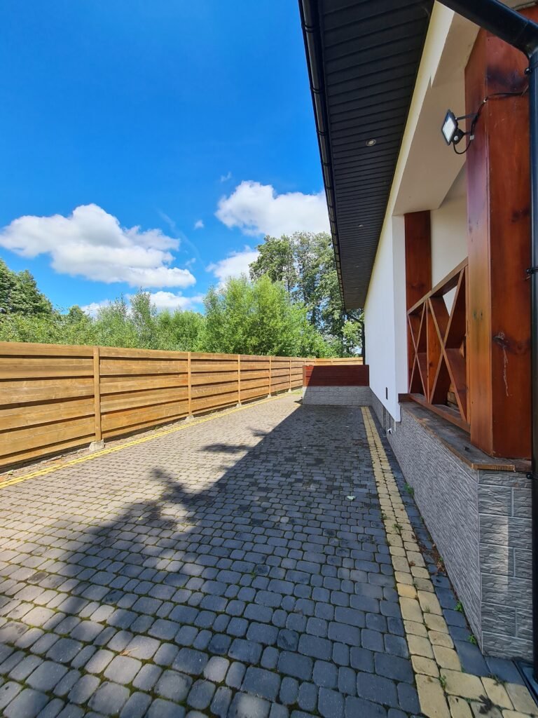 Domek Biały podwórko