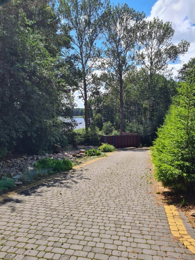 Domek Biały podwórko